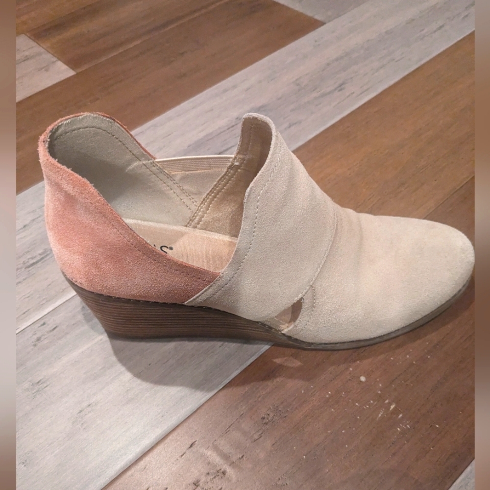 Toms Kallie suede cutout bootie